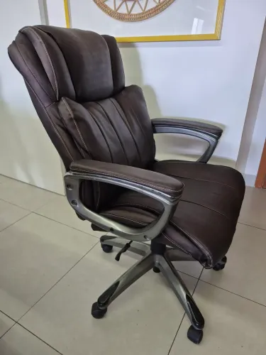 Cadeira Presidente de couro