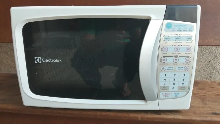 Microondas Electrolux 2O litros