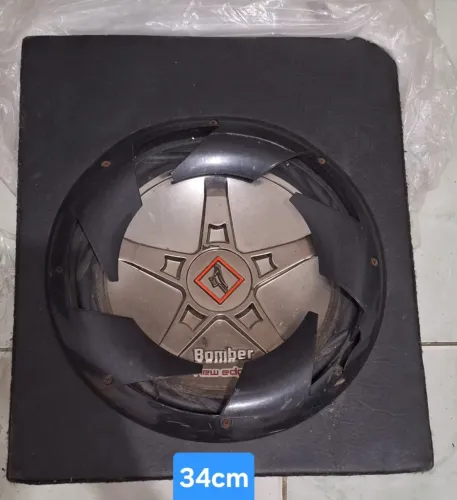 Caixa de som selada Com Subwoofer Bomber New Edge