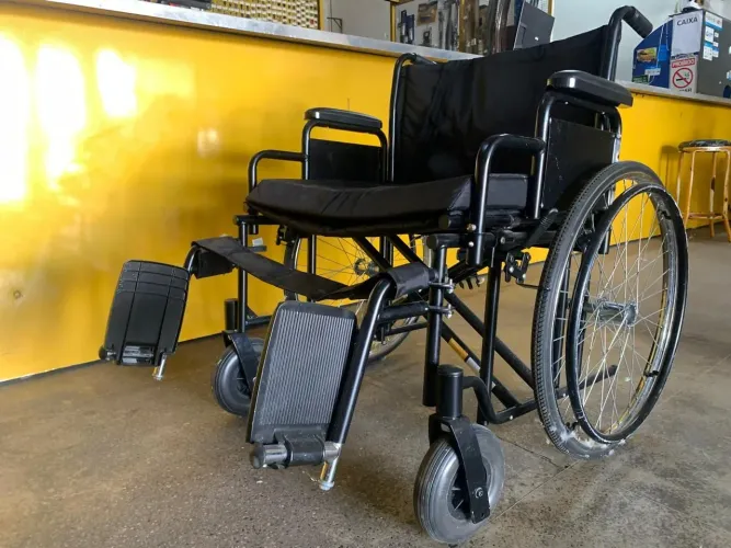 Cadeira de Rodas Dobrável para Obeso 180 Kg Assento 60 cm D500 - Dellamed
