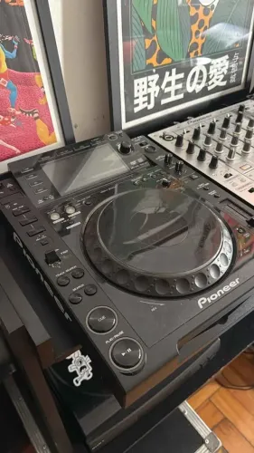 Par de CDJ 2000 Pioneer DJ + mixer DJM 700