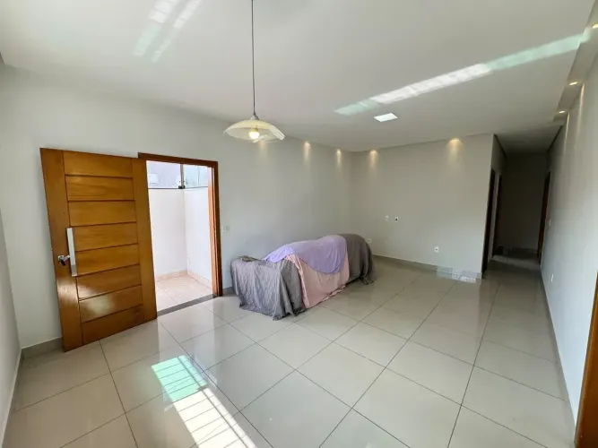 Casa disponível para locação com 03 quartos no bairro Ana Lucia, Belo Horizonte/MG