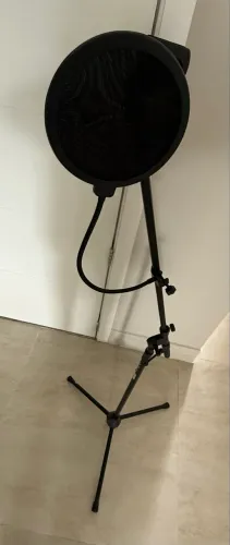 Pedestal de Microfone On-Stage Stands com Girafa + Antipop