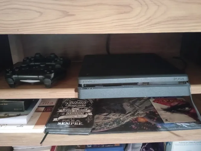 Playstation 4 1TB + 2 controles