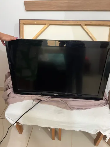 Vende-se televisão LG, 32 polegadas, não é smart l.