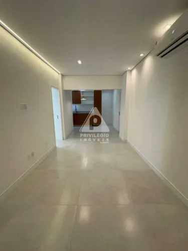 Apartamento com 2 quartos no Centro do Rio de Janeiro 63 m², 1 vaga