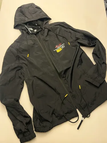 Jaqueta Corta Vento Windbreaker Logo History New Era