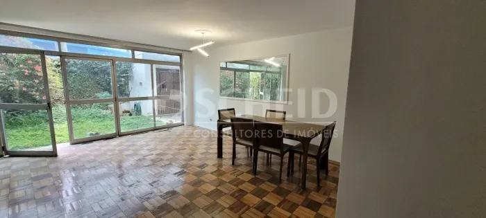 Casa à venda no Jardim Cupece, 320m² 4 quartos 1 suíte 3 vagas