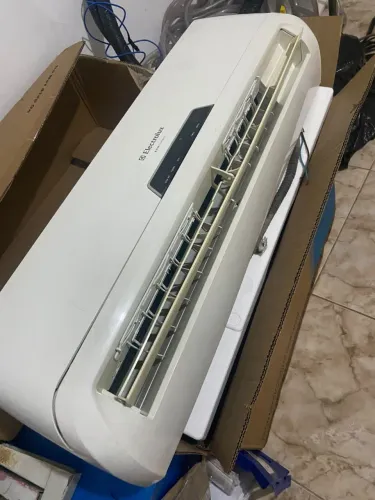 Split Electrolux 12mil btus já com tubulação e suporte