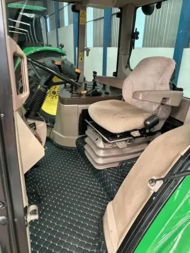 TRATOR AGRÍCOLA