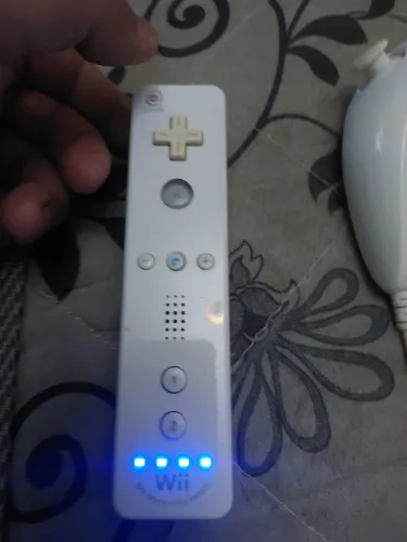 CONTROLE DE NINTENDO WII BRANCO COM NUNCHUK.