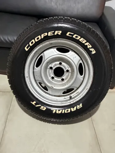 Pneu cooper cobra 235/60/15