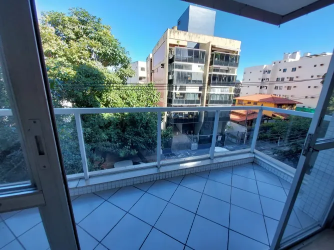 Excelente apartamento na quadra do mar em Jardim da Penha 