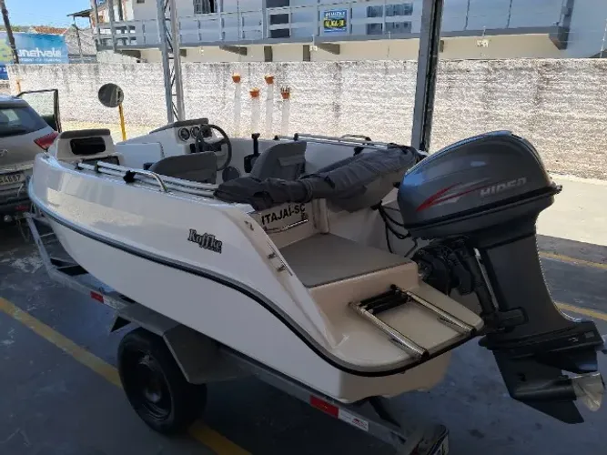 LANCHA 14 PES, MOTOR 40HP, SOM MARÍTIMO, CARRETA, BEM COMPLETA