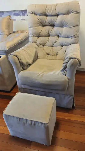 Poltrona com Balanço e Puff de Apoio (amamentação, decoração) - Somente retirada no local