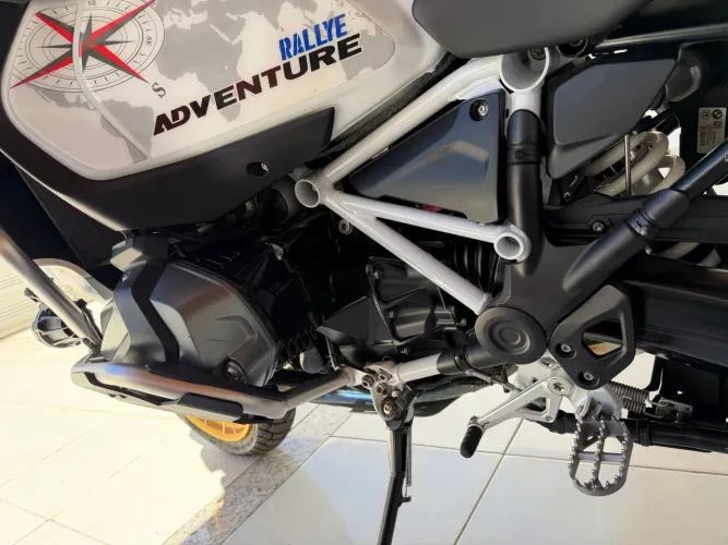 GSA rally adventure moto extra de tudo! Só vai completa com todos os equipamentos 