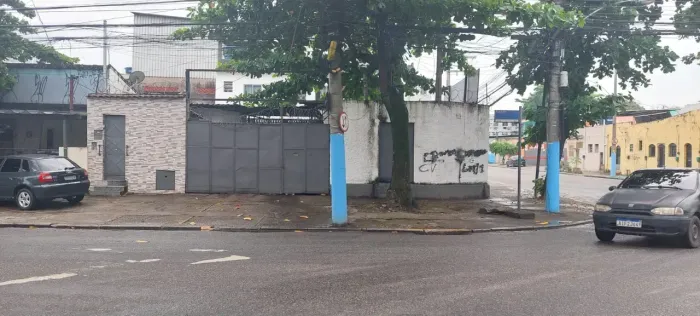 Imóvel para aluguel possui 200 metros quadrados em Penha - Rio de Janeiro - RJ