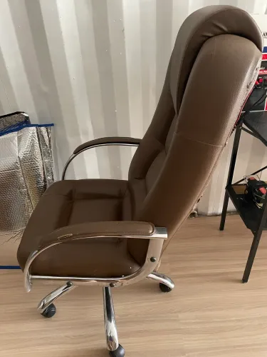 Cadeira de escritório robusta 