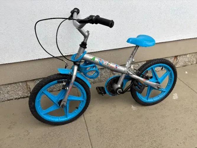 Bicicleta infantil aro 16 prata azul com rodinhas laterais