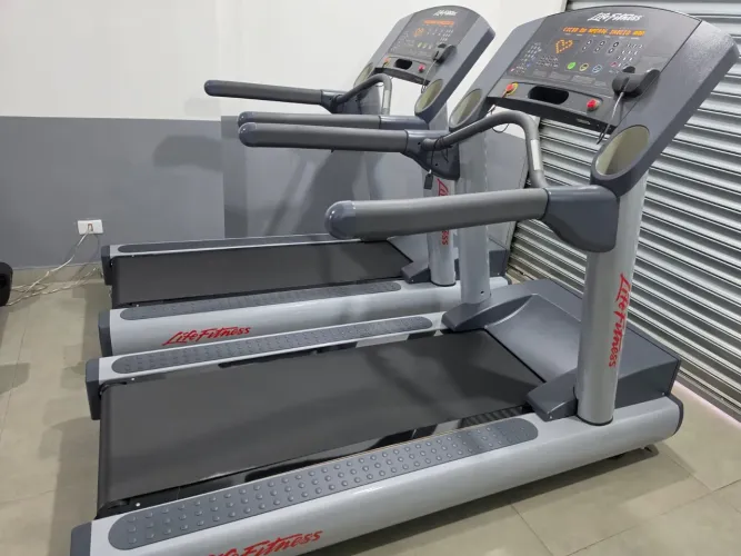 Esteira Life Fitness. Excelente estado