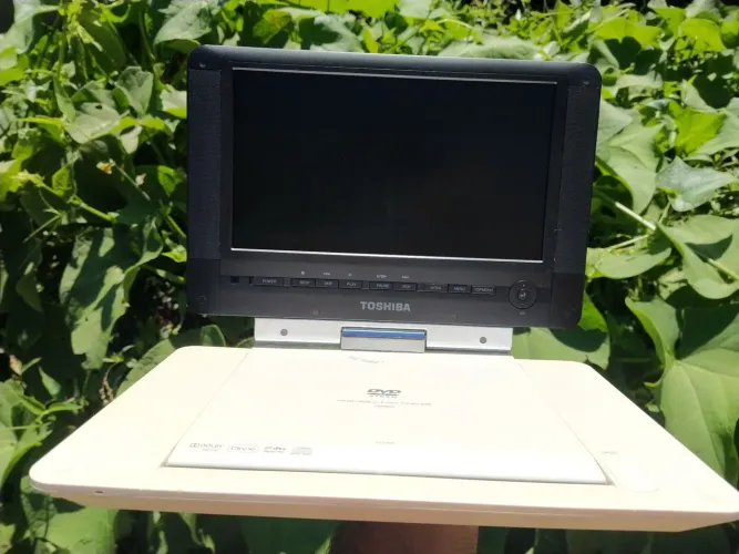 DVD player portátil Toshiba super novo filme Cartão SD Divx DTS out