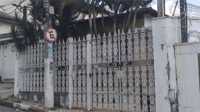 Casa à venda com 3 quartos, sendo 1 suíte, no Centro, Poá - SP
