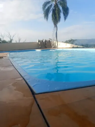 Chácara com piscina para locação ou venda em Taubaté