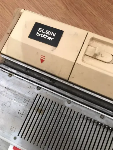 Máquina de tricô Elgin Brother