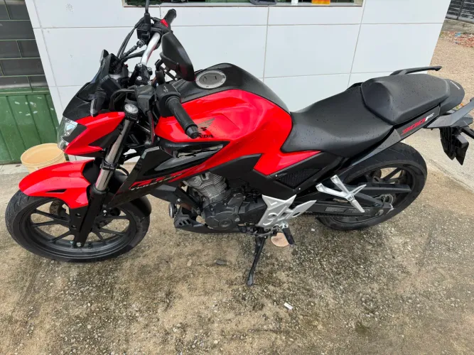 Vende-se cb300f freios abs