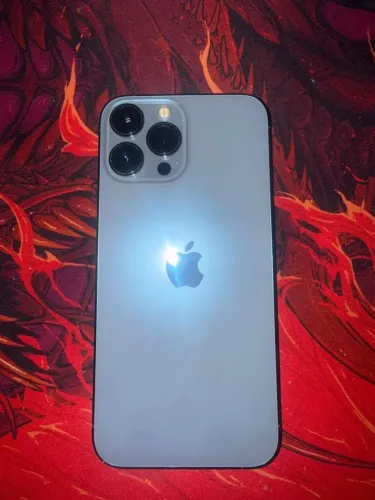 IPhone 13 pro max usado em estado de novo.