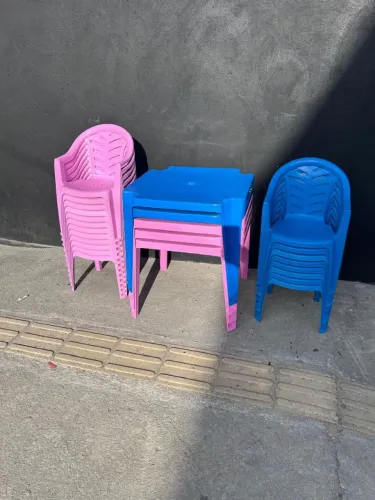 Vendo conjuntos de mesa infatil