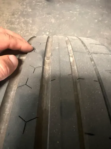 Pneu Continental Aro 17 ExtremeContact Sport 02 215/50R17 95W XL
