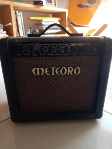 METEORO NITROUS DRIVE 15W - AMPLIFICADOR DE GUITARRA
