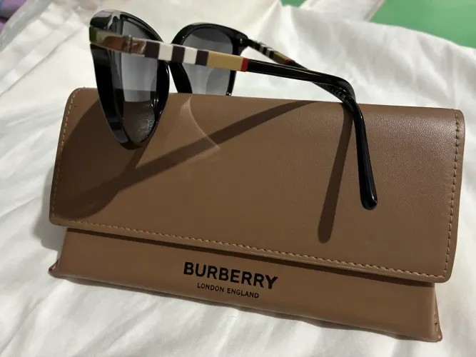 Óculos solar feminino Burberry