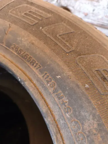 Pneu de Hilux 165/65 R17