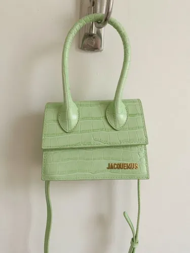 Bolsa Jacquemus couro de crocodilo