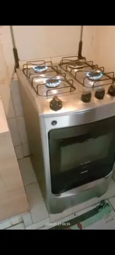 Um fogão de quatro todo de inox bem conservado estou vendo por 350,00 vou deixar na resid