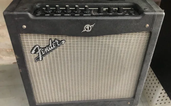 Amplificador fender mustang 2