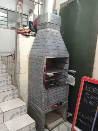 churrasqueira com suporte de saída de fumaça