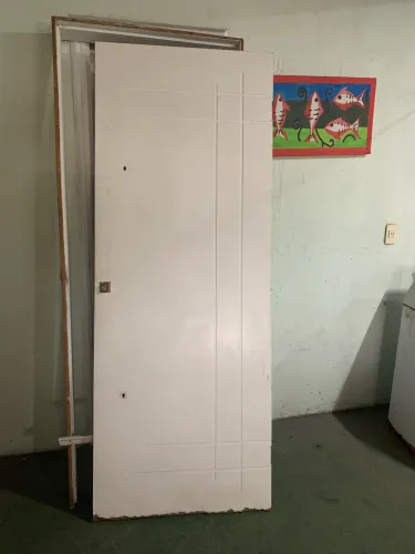Porta de compensado 3,5cm-com Marco -80x2,10 e com ferragens inclusas-