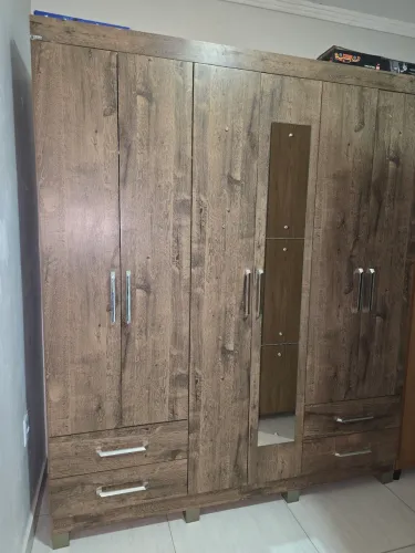 Vende-se guarda roupa