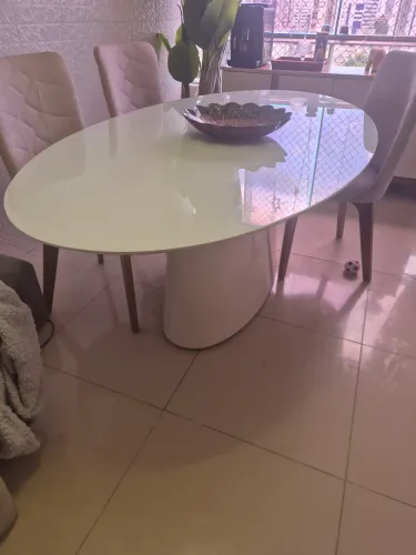 Mesa de jantar oval