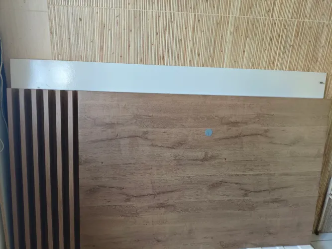 Painel para TV em ótimo estado - moderno e elegante