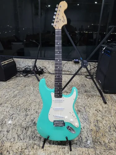 Guitarra Squier by Fender Affinity