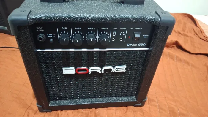 Cubo Amplificador Para Guitarra Borne Strike G30 Preto 15w