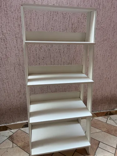 Estante branca prateleiras