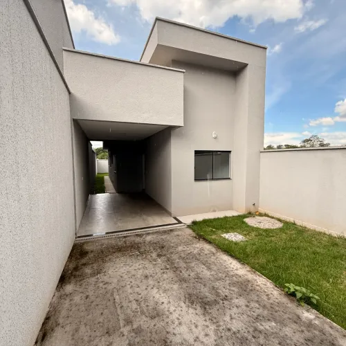 Casa na Vila Galvão/Cond.Portugal a venda em Senador Canedo 2Q