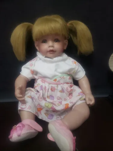 Boneca  Adora doll loira