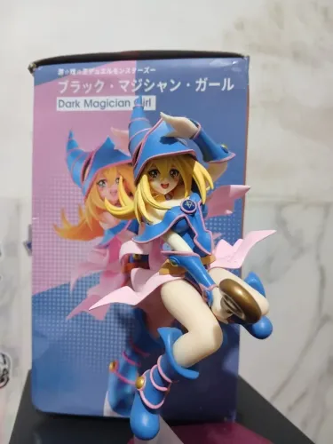 Figure Pequena Maga Negra Yugioh