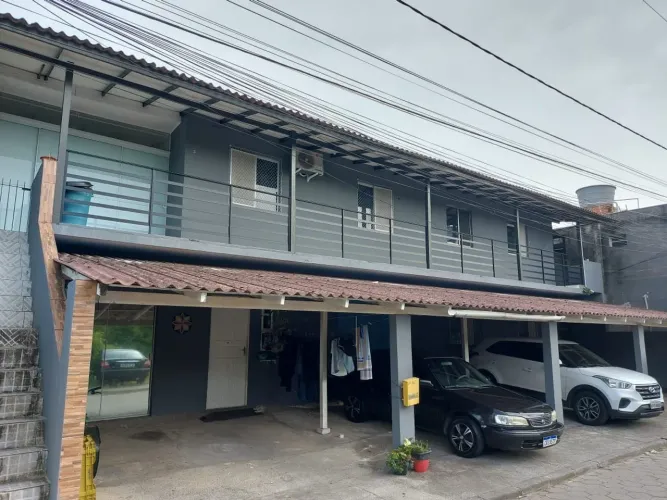 Prédio com 4 unidades à venda no Carianos - Florianópolis/SC